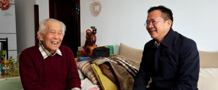 中國(guó)樂凱黨委領(lǐng)導(dǎo)看望慰問樂凱老領(lǐng)導(dǎo)、老專家、老干部、老黨員及生活困難職工